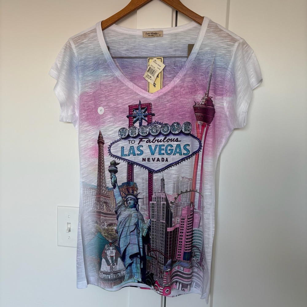 NWT Sweet Gisele Women M Las Vegas Eiffel Tower Statue of Liberty‎ Collage Shirt